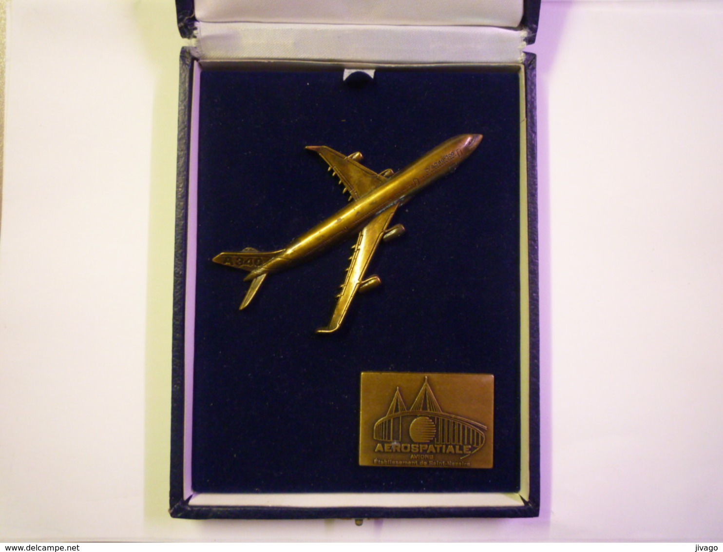 AEROSPATIALE  -  AVIONS  -  A 340 (métal)  Dans Son Coffret D'origine  (Etablissement De SAINT-NAZAIRE) XX - Cadeaux Promotionnels