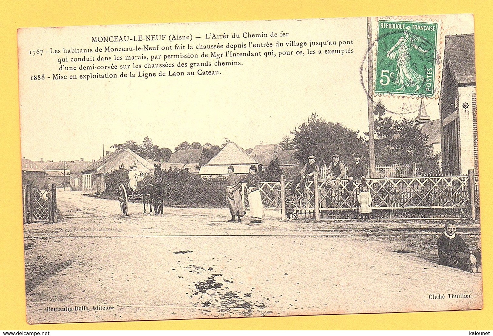 Carte Postale En Noir & Blanc " L' Arrêt Du Chemin De Fer " à MONCEAU-LE-NEUF - Autres & Non Classés