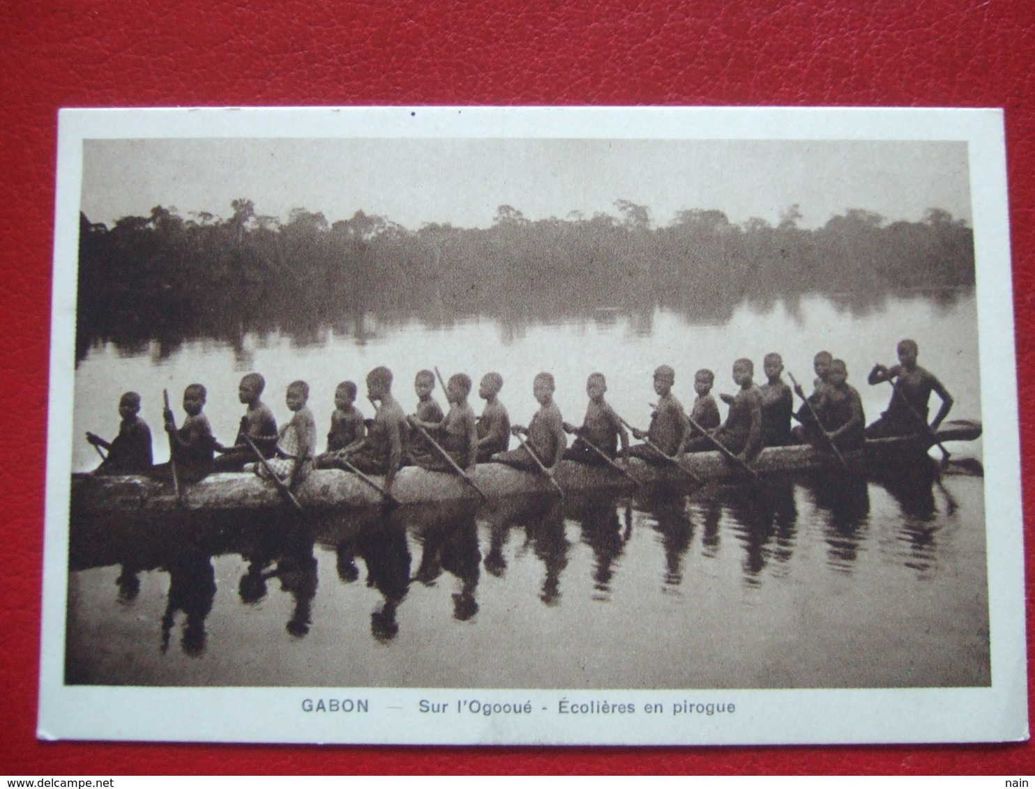 GABON - SUR L' OGOOUE - ECOLIERES EN PIROGUE - - Gabon