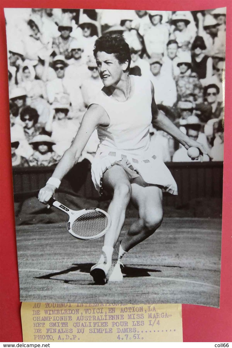 4-7-1961 Tennis Championne Australienne Miss Margaret Smith à Wimbledon En Action éditeur ADP Paris 18x13 Cms - Sports