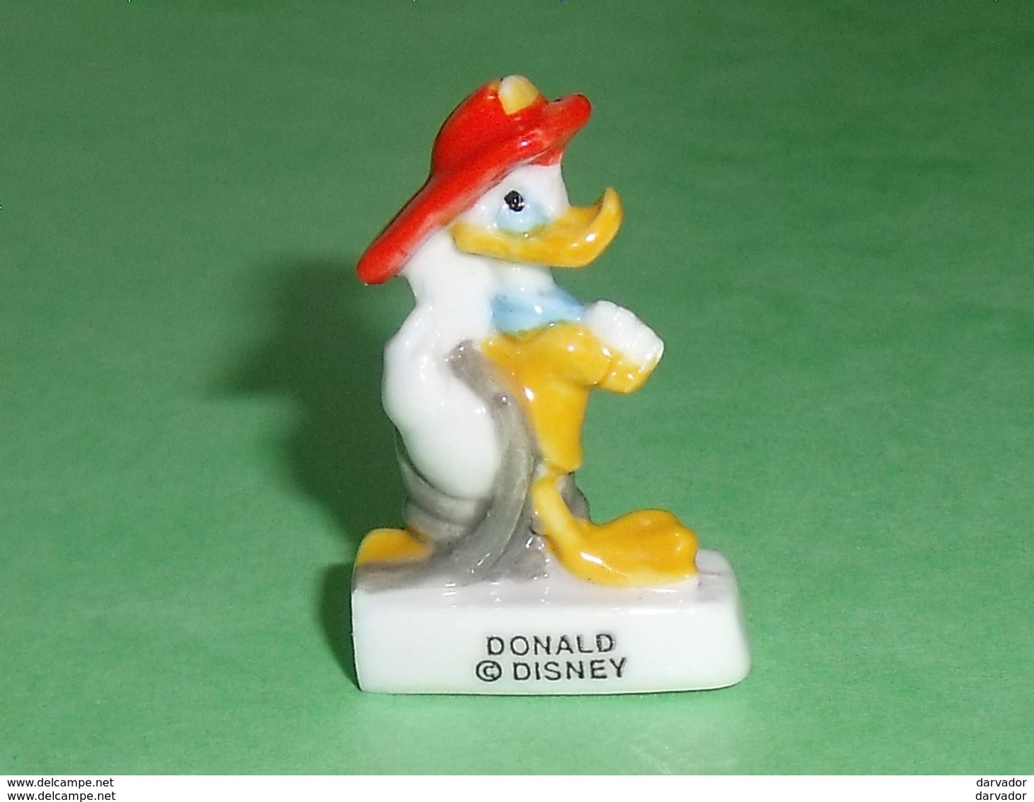 Fèves / Disney : Donald , Pompier  T32 - Disney