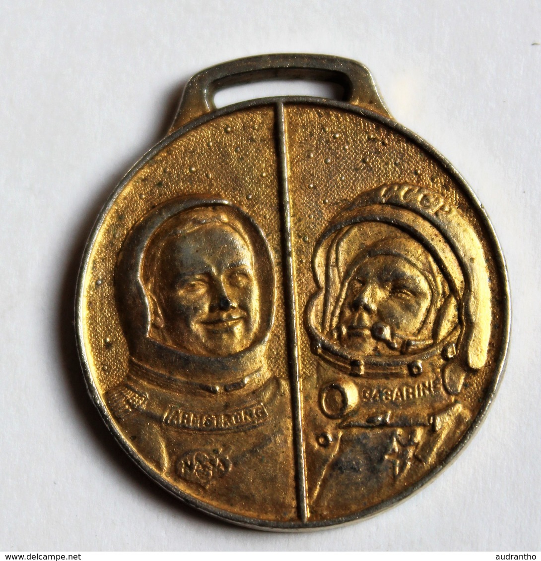 Médaille Astronaute Armstrong Gagarine Magnard Concours Vacances Effort Progrès Conquète De L'espace - GPS/Avionics