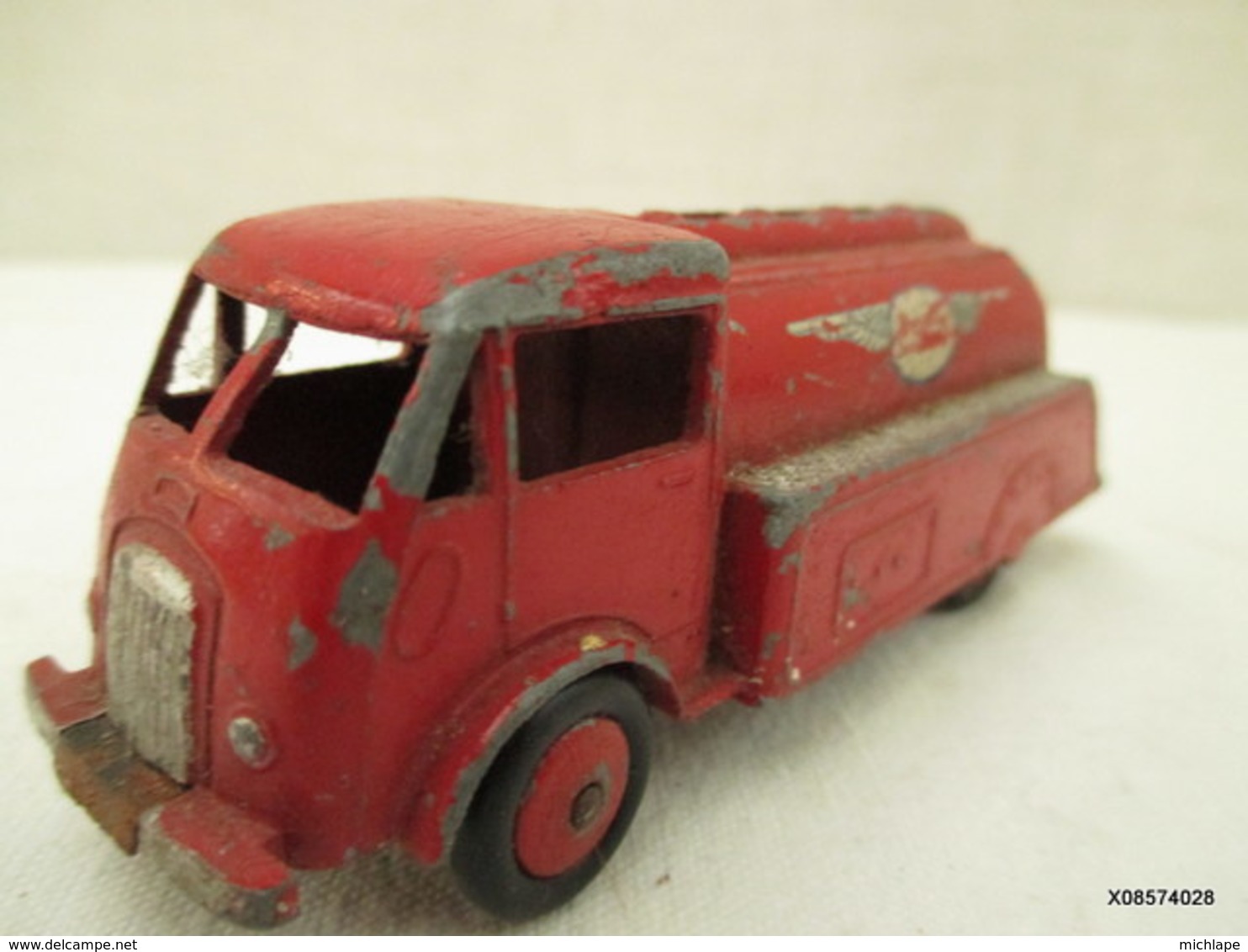 Voiture Miniature 1/43 Em   DINKY TOYS CAMION CITERNE ESSO  Peinture Rouge - Jouets Anciens