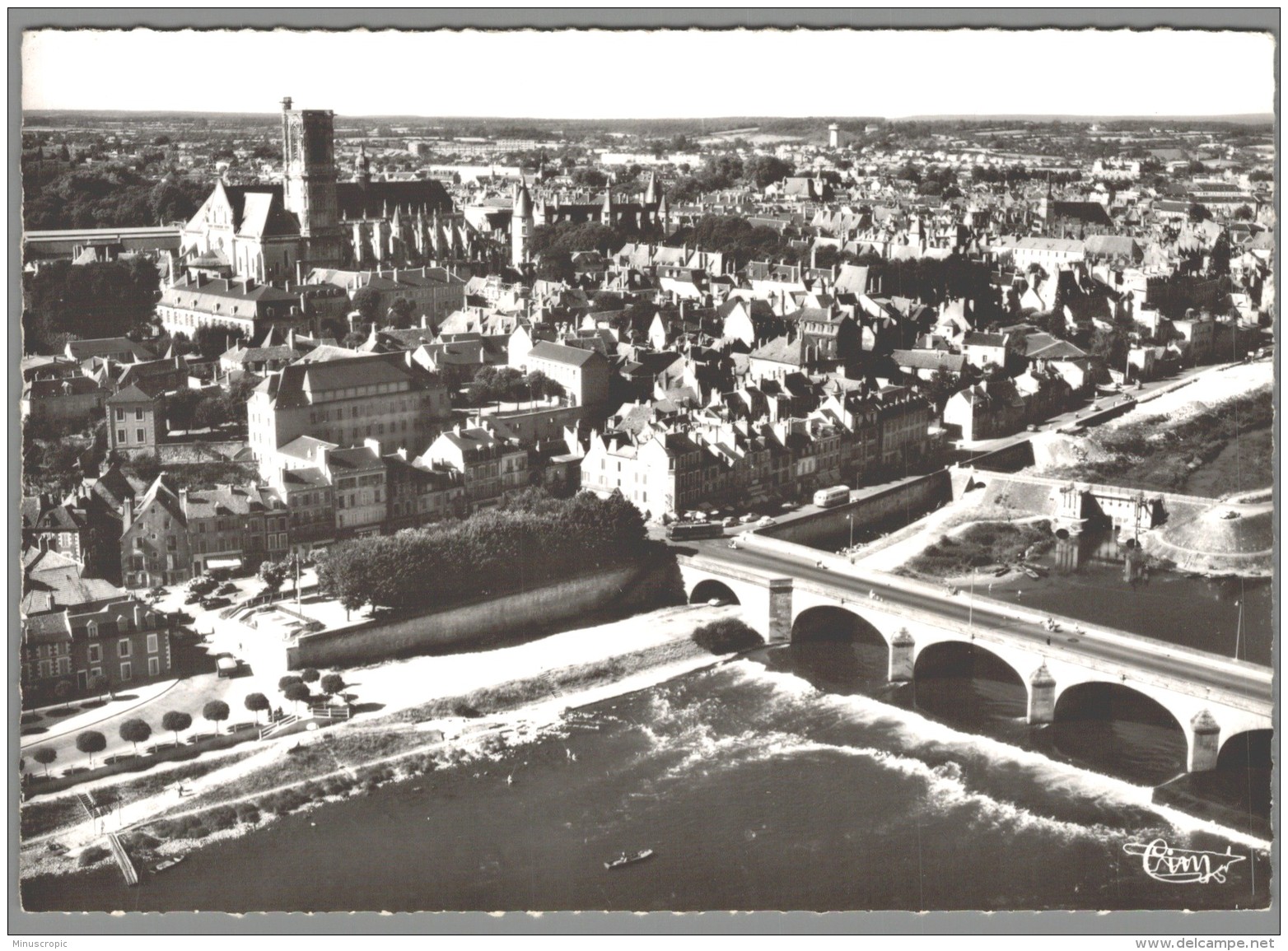 CPSM 58 - Nevers - Vue Sur La Cathédrale Et Le Pont De Loire - Nevers