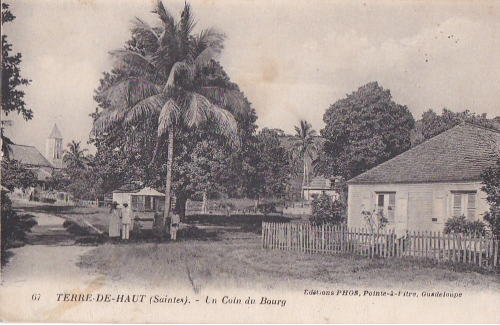 GUADELOUPE CPA Editeur PHOS Les SAINTES Coin Animé Maisons Du Bourg Au Loin L' EGLISE - Autres & Non Classés