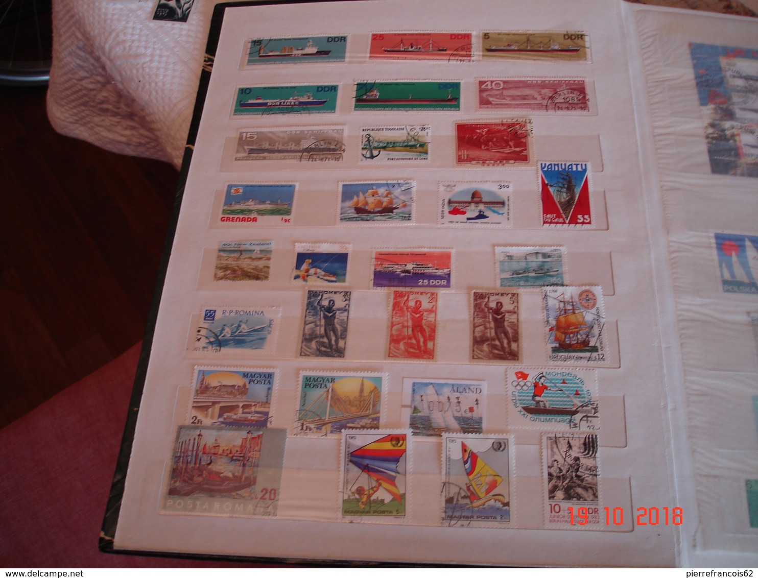 ALBUM CONTENANT COLLECTION DE TIMBRES SUR LES BATEAUX DU MONDE - Collections (en Albums)