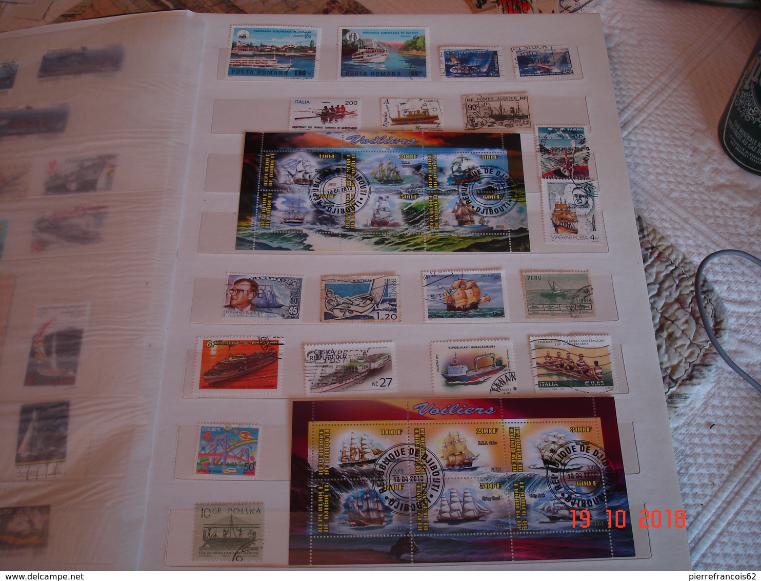 ALBUM CONTENANT COLLECTION DE TIMBRES SUR LES BATEAUX DU MONDE