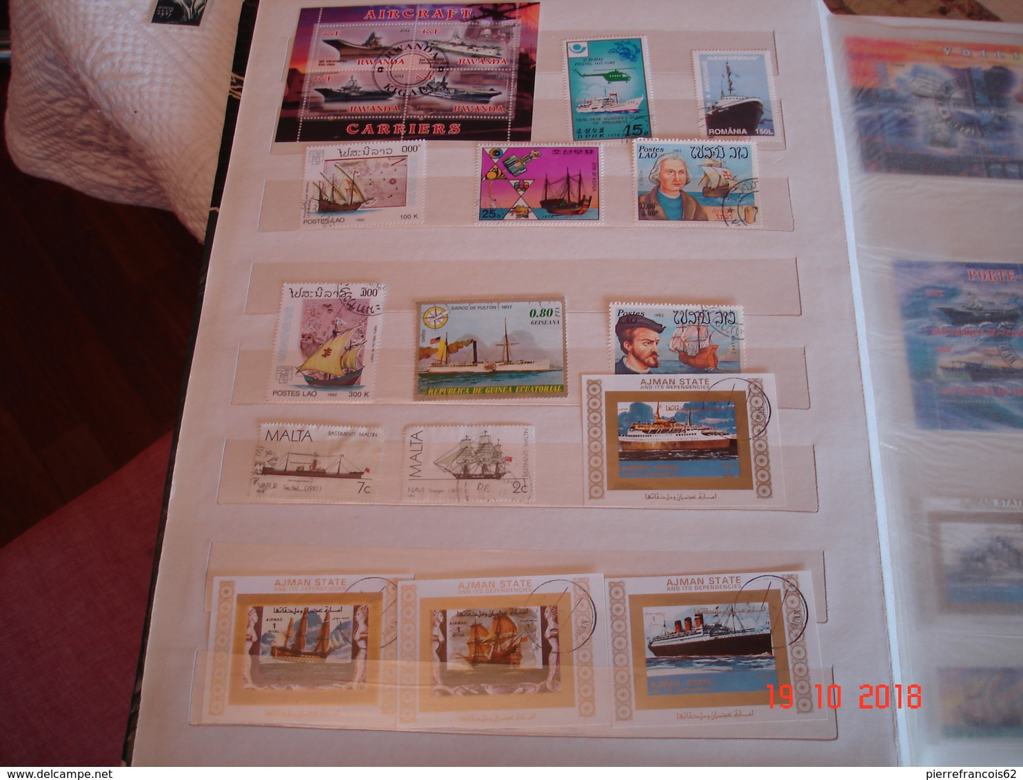 ALBUM CONTENANT COLLECTION DE TIMBRES SUR LES BATEAUX DU MONDE