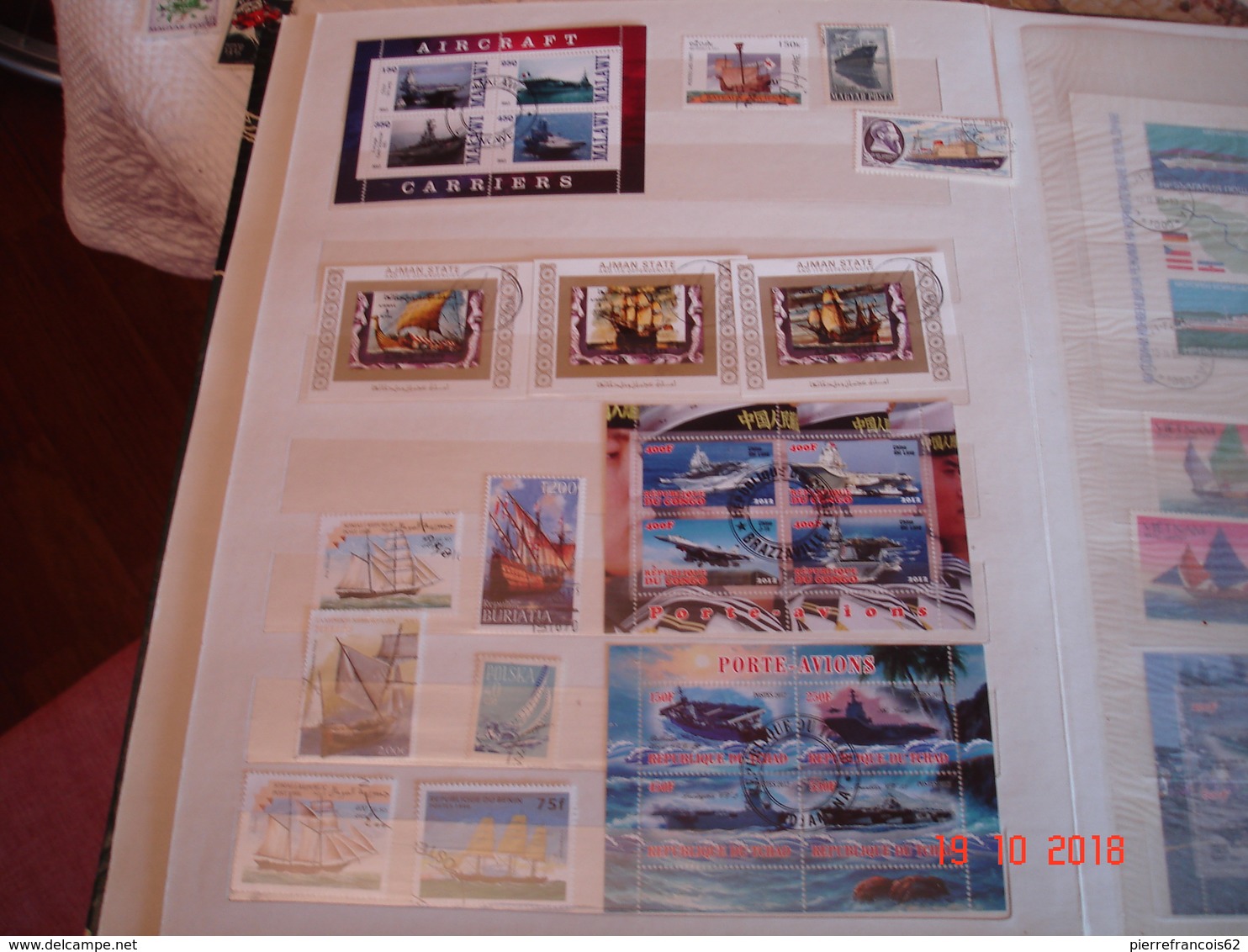 ALBUM CONTENANT COLLECTION DE TIMBRES SUR LES BATEAUX DU MONDE