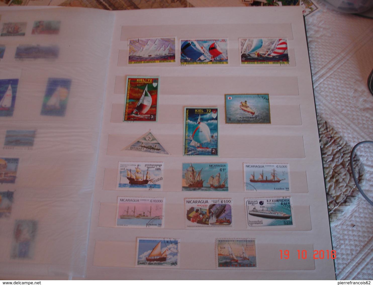 ALBUM CONTENANT COLLECTION DE TIMBRES SUR LES BATEAUX DU MONDE