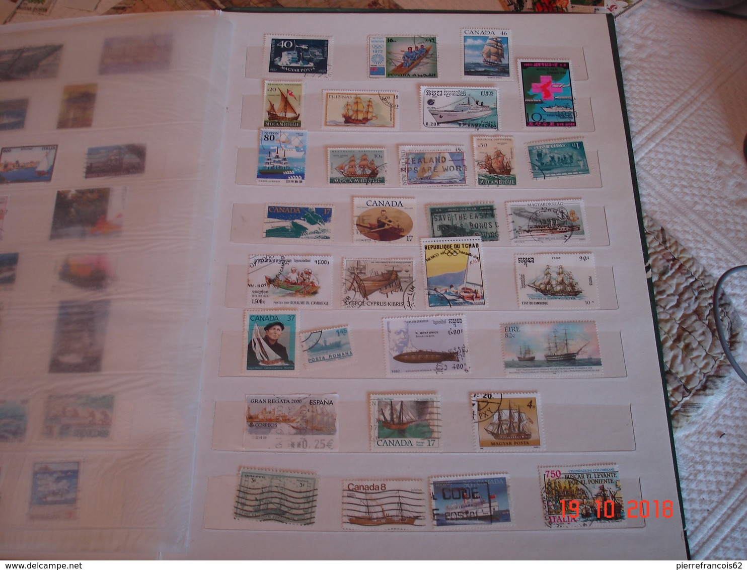 ALBUM CONTENANT COLLECTION DE TIMBRES SUR LES BATEAUX DU MONDE