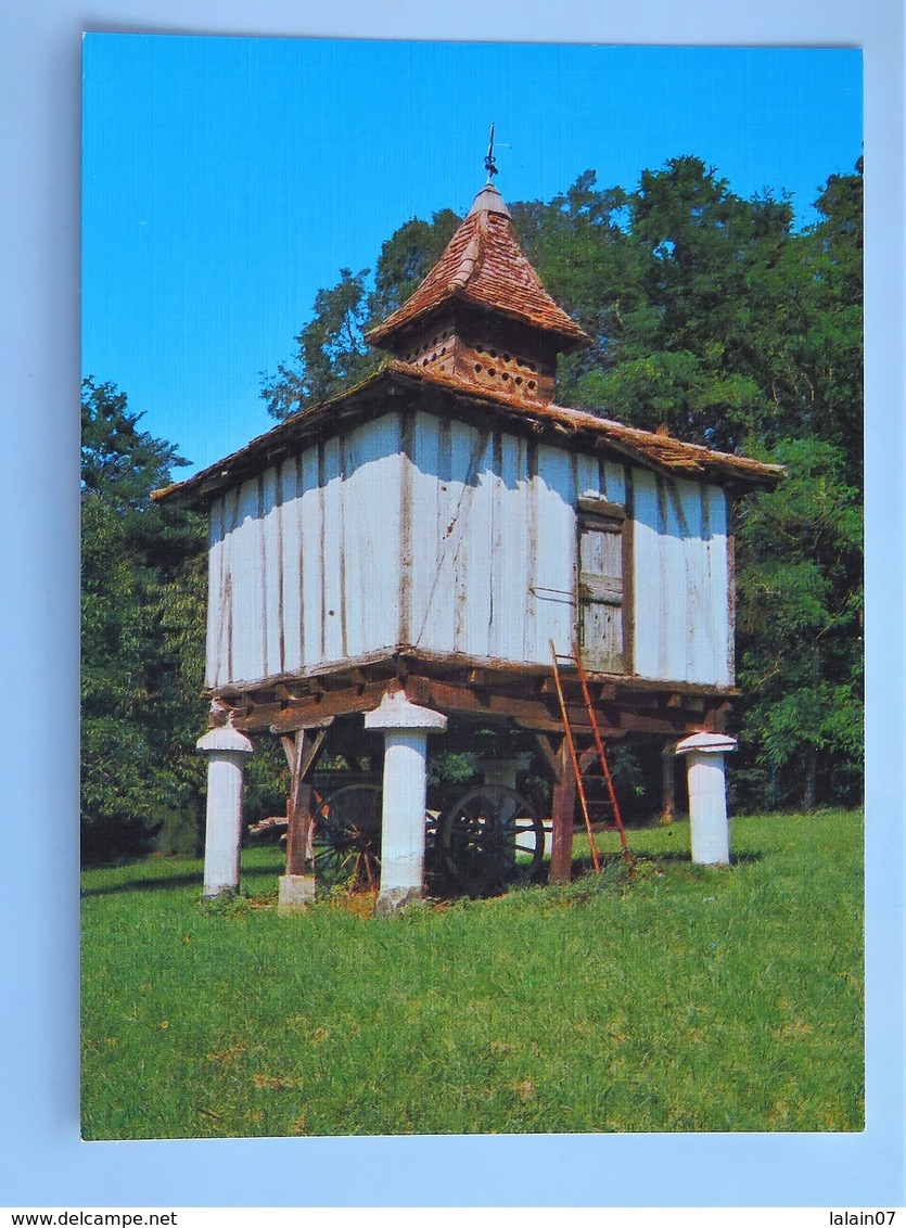 Carte Postale Couleur : 24 MOLIERES Un Vieux Pigeonnier - Molieres