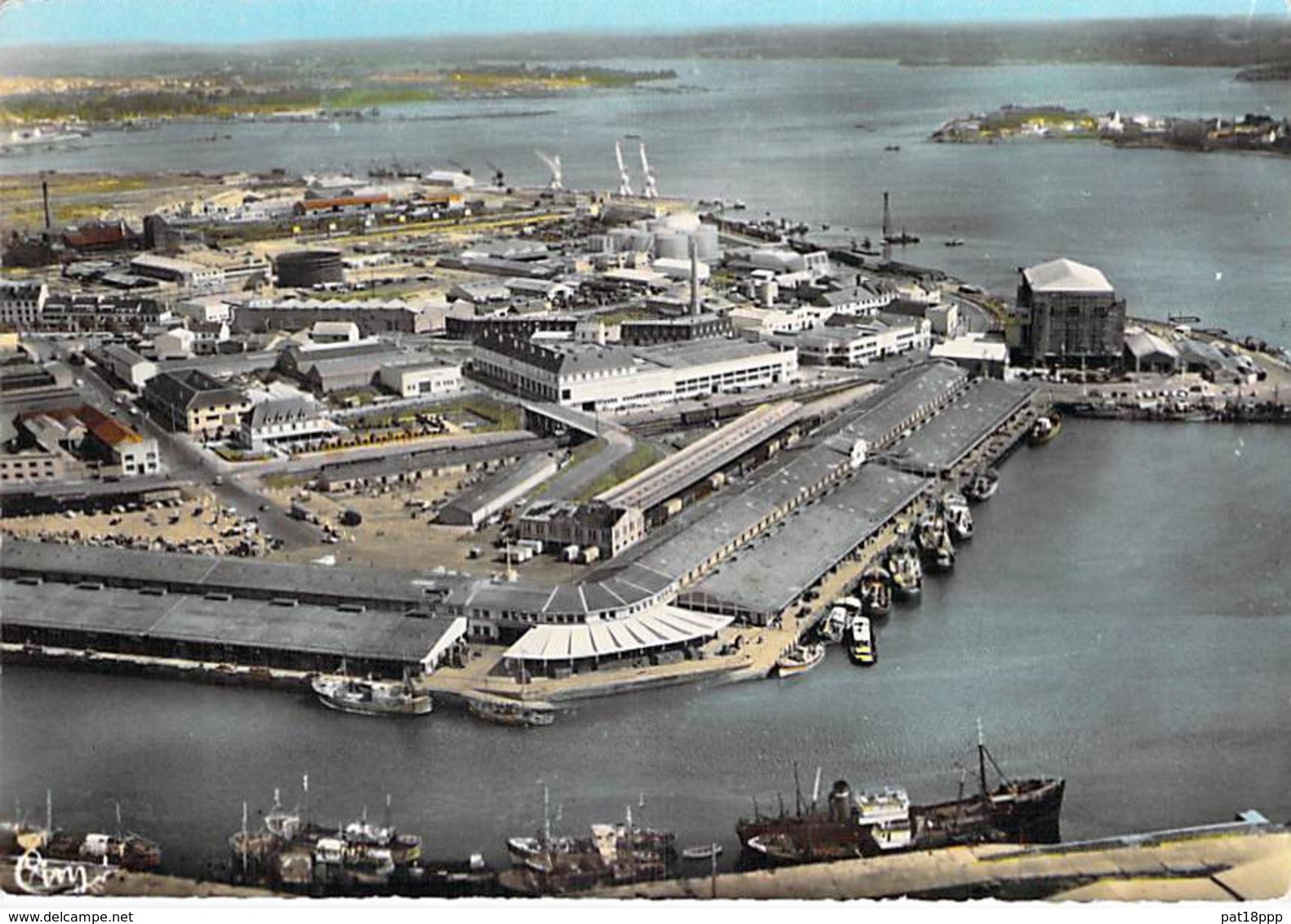 56 - LORIENT : Le Port De Pêche - Vue Aérienne - Jolie CPSM Dentelée Colorisée Grand Format - Morbihan - Lorient