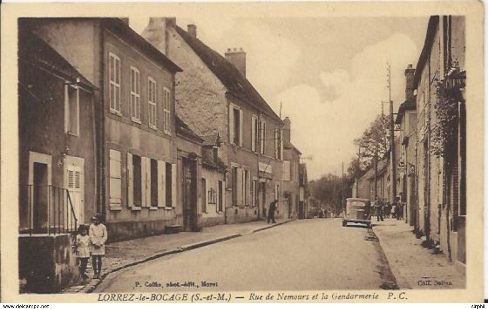 Carte Postale Ancienne De Lorrez Le Bocage Rue De Nemours Et La Gendarmerie - Lorrez Le Bocage Preaux