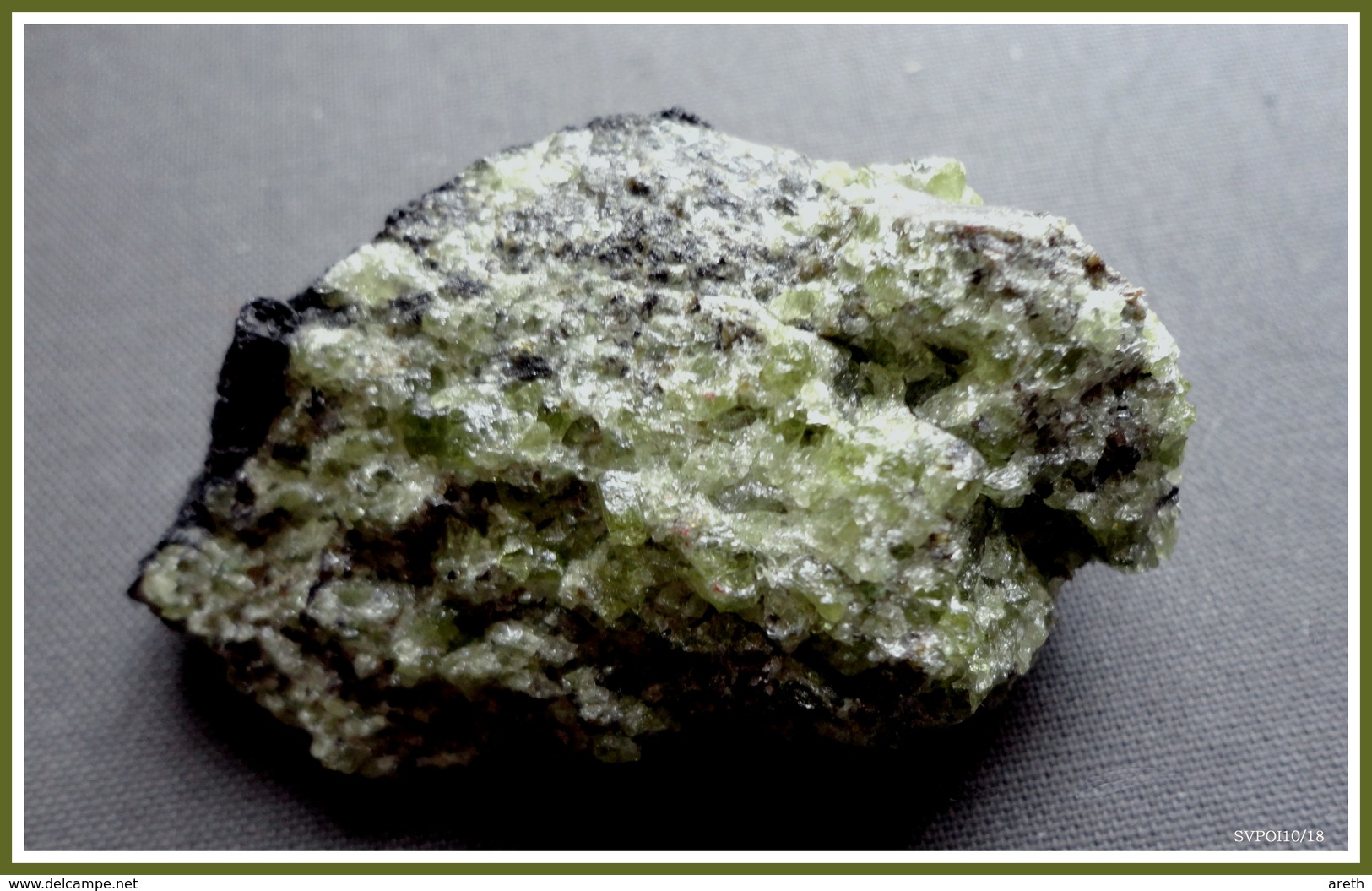 OLIVINE Sur BASALTE -  68 G - Minerals