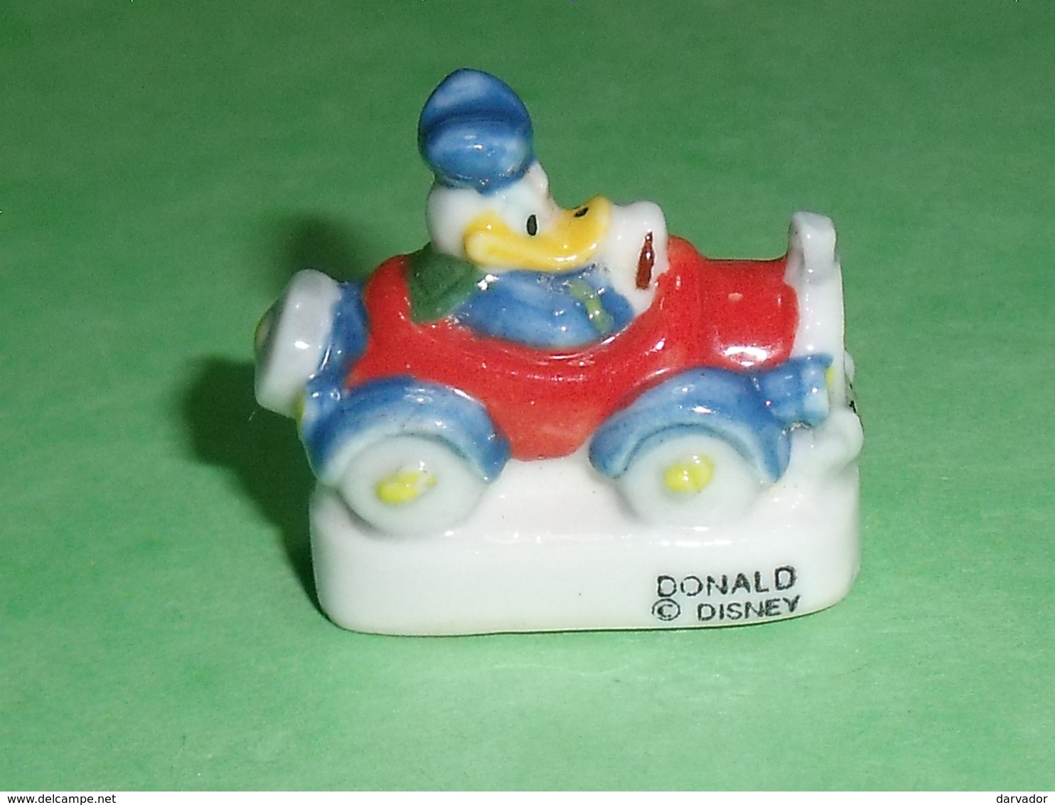 Fèves / Disney : Donald , Voiture     T32 - Disney