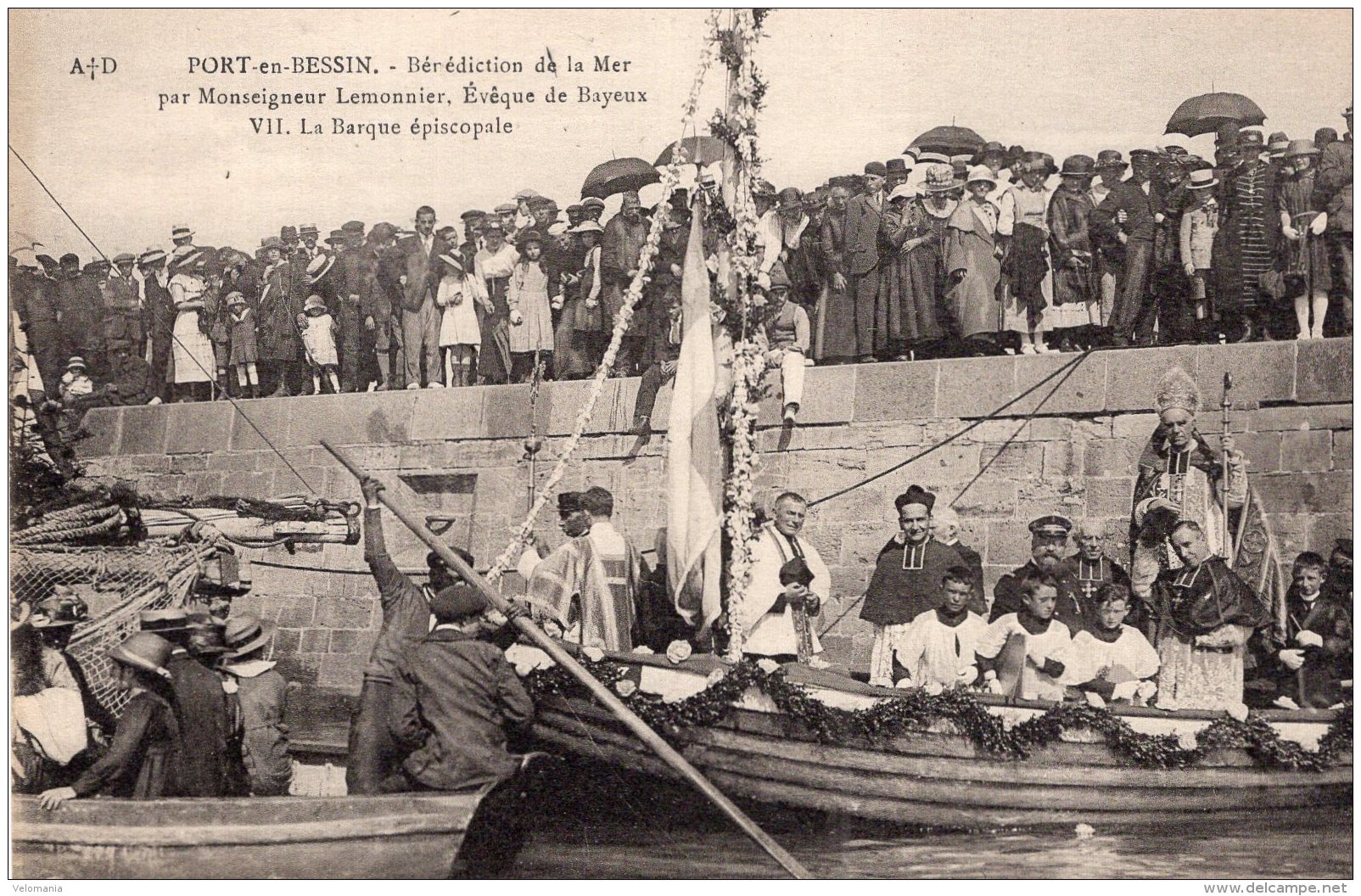 S832  -  Cpa 14 Port En Bessin -  Bénédiction De La Mer Par Monseigneur Lemonnier .... - Port-en-Bessin-Huppain