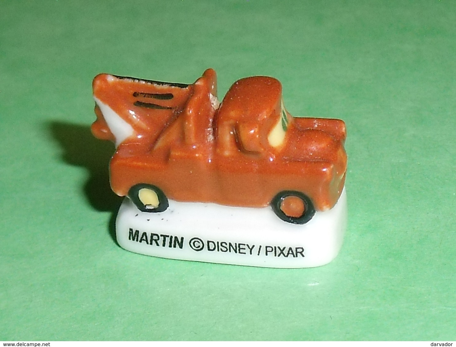 Fèves / Disney : Cars , Martin , Voiture  T34 - Disney