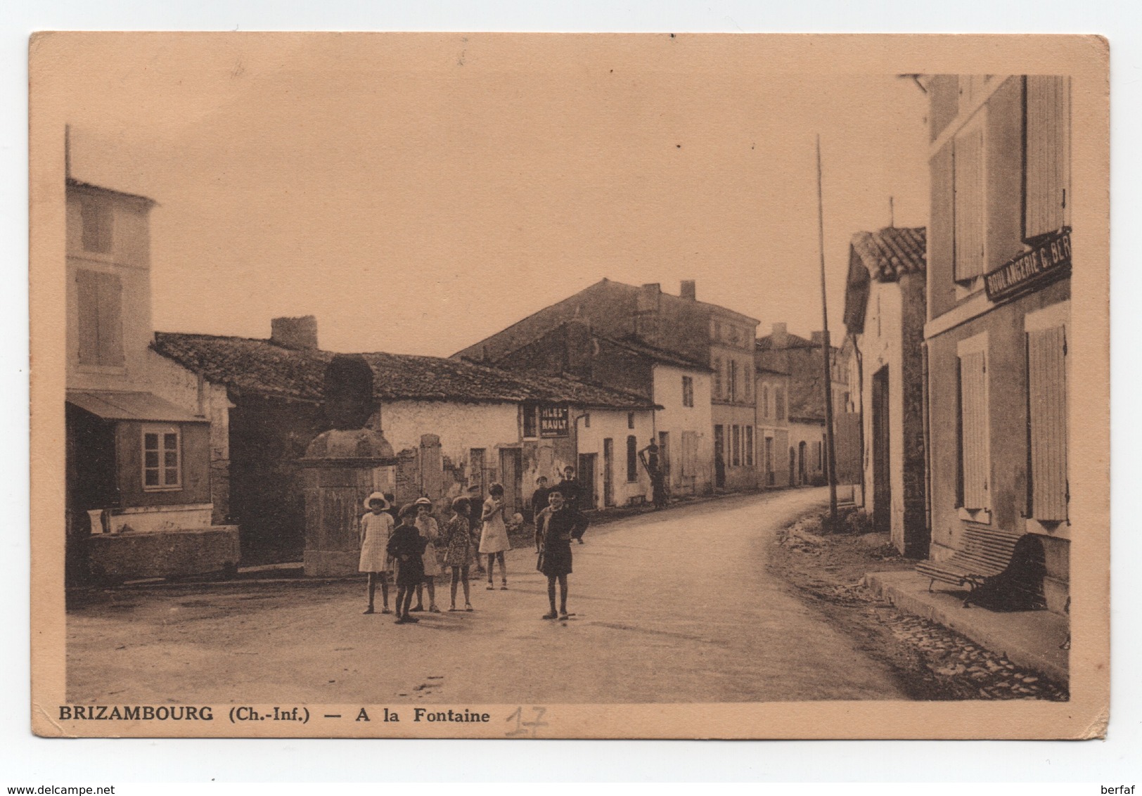 BRIZAMBOURG (Ch.-Inf.-17) - A La Fontaine - Circulée - Rare - Animée - Bon état. - Autres & Non Classés