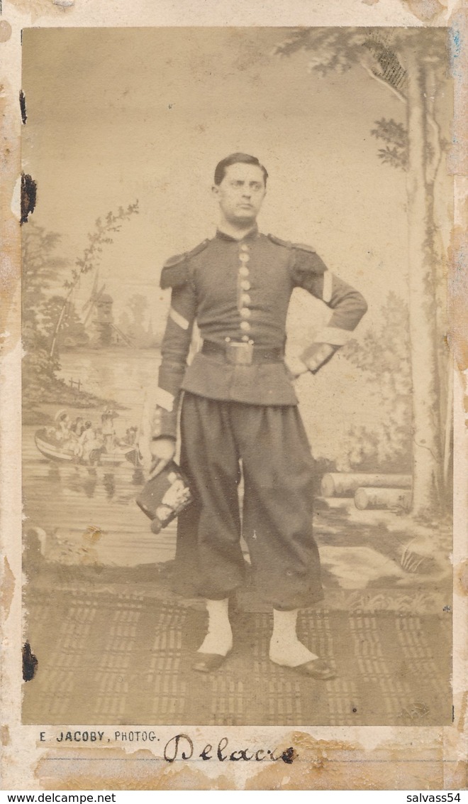 CDV Portrait Militaire En Pied - M. DELACRE - Shako - Par Emile JACOBY à Charleville (Ca 1865/1870) - Guerre, Militaire