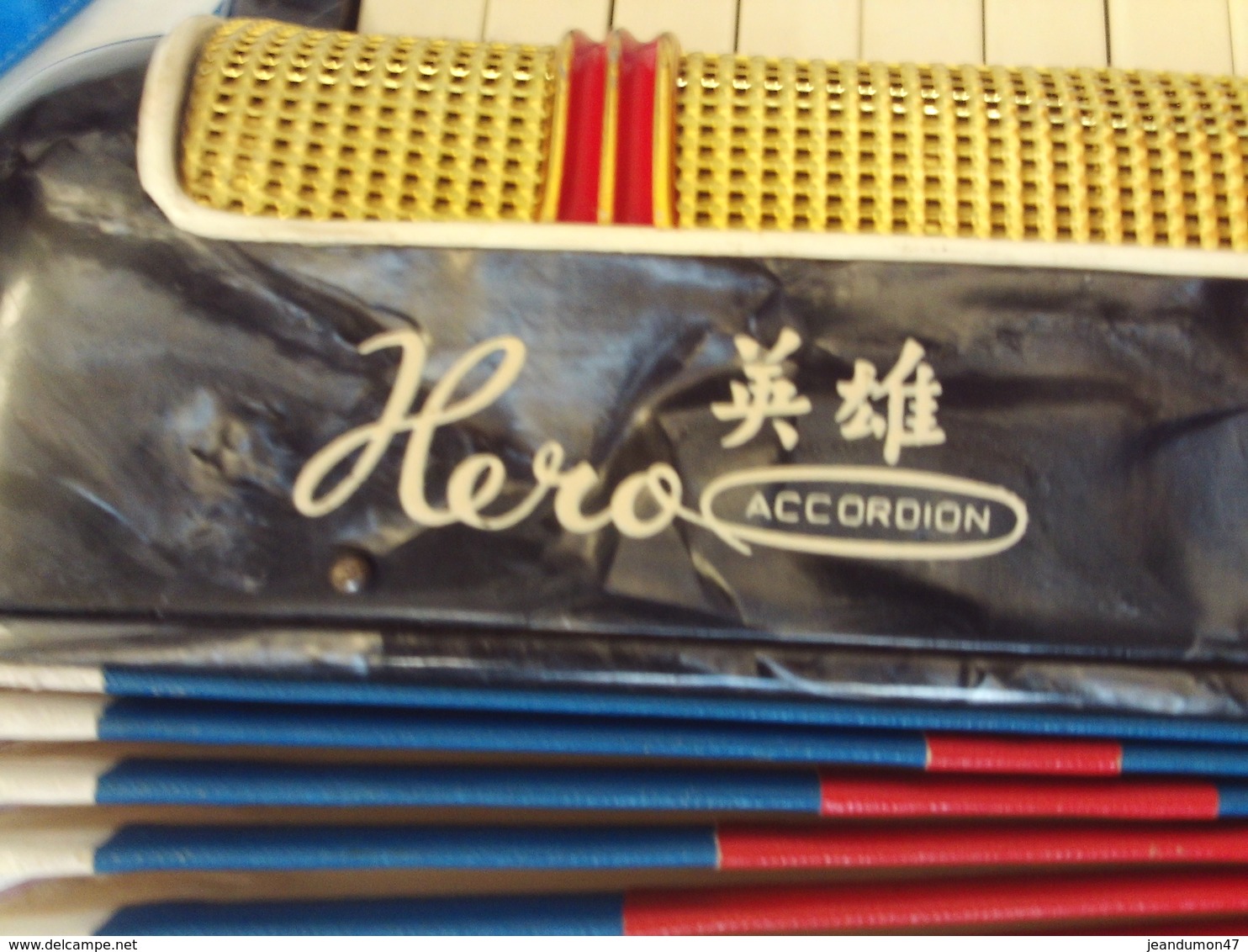 MINI-ACCORDEON . - . HERO. POUR ENFANT. FONCTIONNE A MERVEILLE - Instruments De Musique