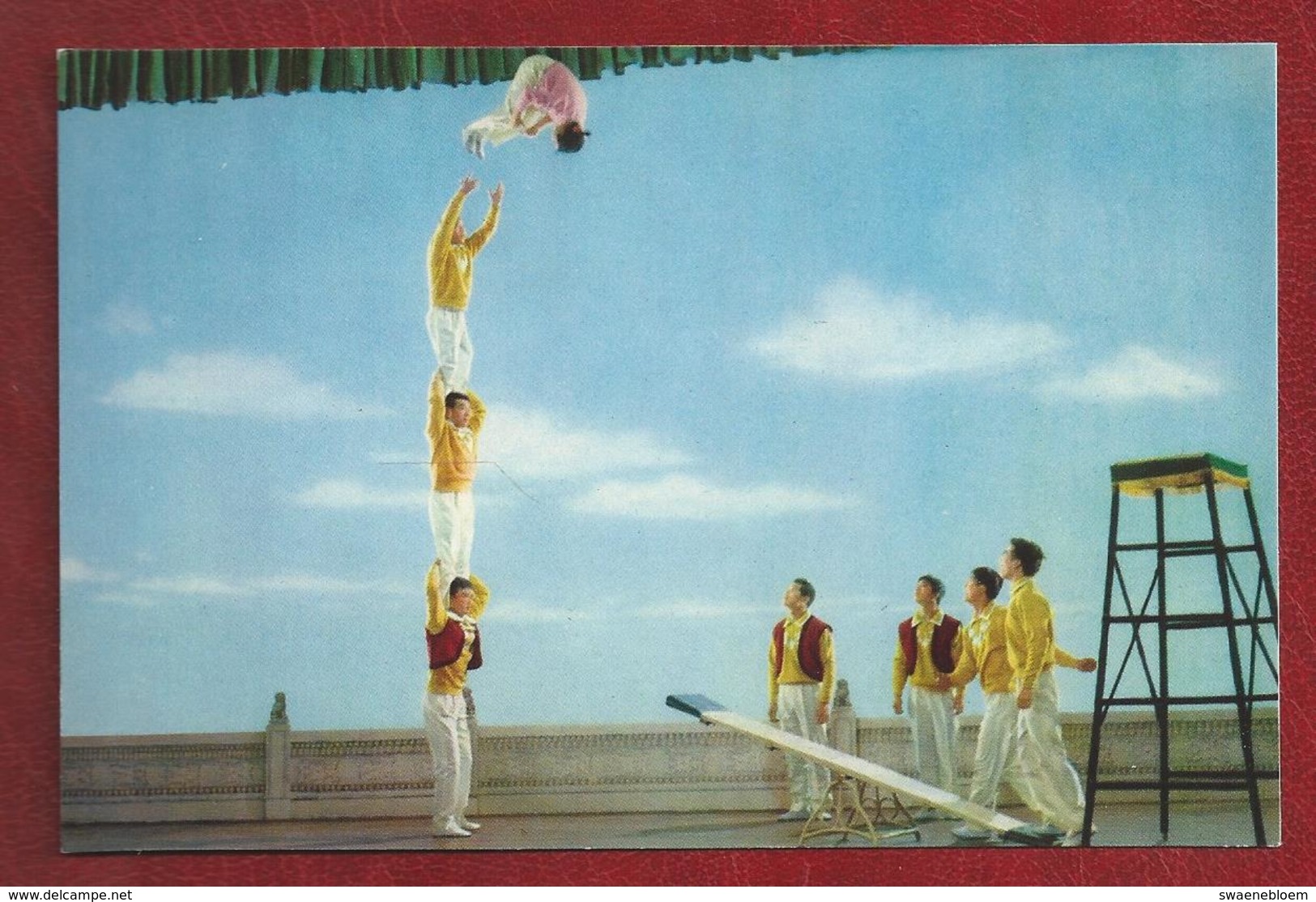 CN.- CHINA.CIRCUS.12 Kaarten met omslag. 12 Cards with Envelope. Chinese Artiesten, acrobaten.