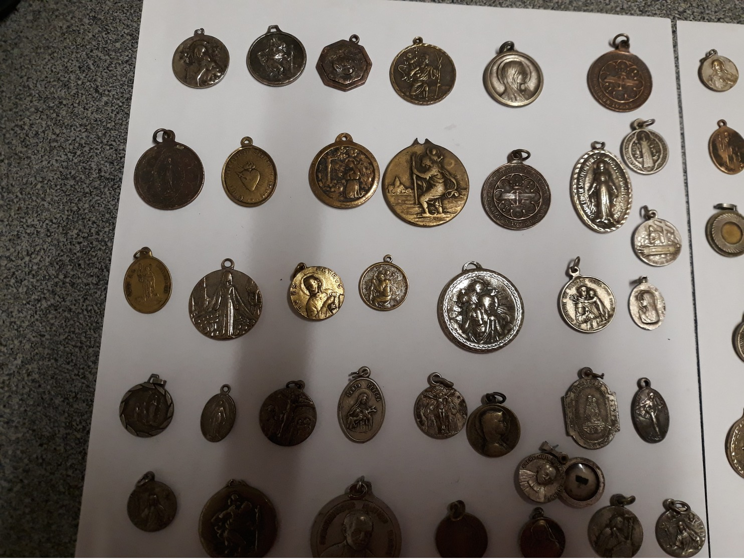 110-anciennes-medailles-religieuses-noircie-metal-argente-cuivree - Religione & Esoterismo