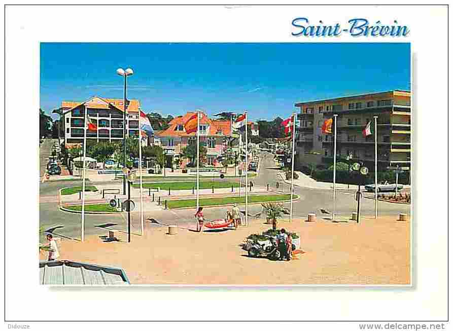 44 - Saint Brévin Les Pins - La Place De L'océan - Automobiles - Scooter - Voir Scans Recto-Verso - Saint-Brevin-les-Pins