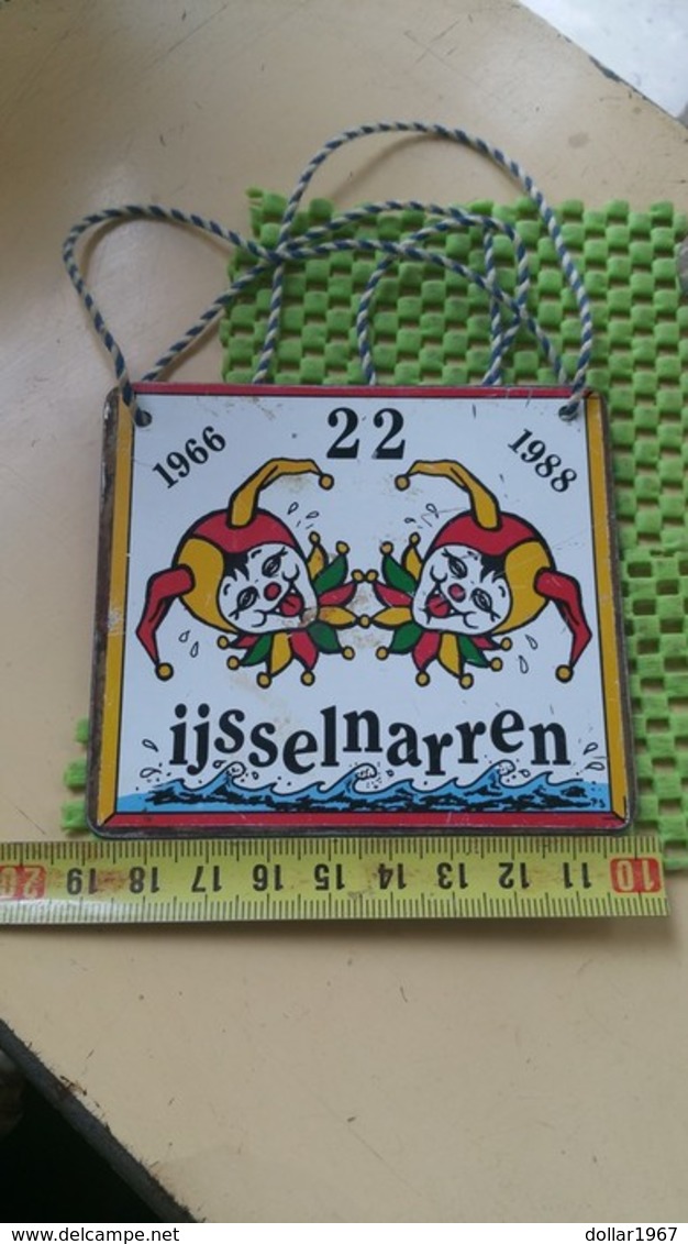 Medaille  / Medal - Carnaval  C.V Ijsselnarren Deventer 1966-1968 - Associations