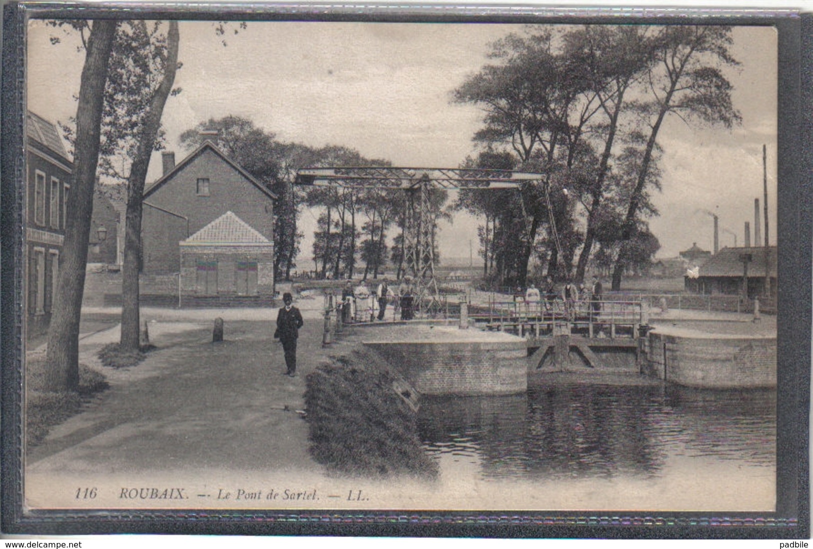 Carte Postale 59. Roubaix  Le Pont De Sartel Très Beau Plan - Roubaix