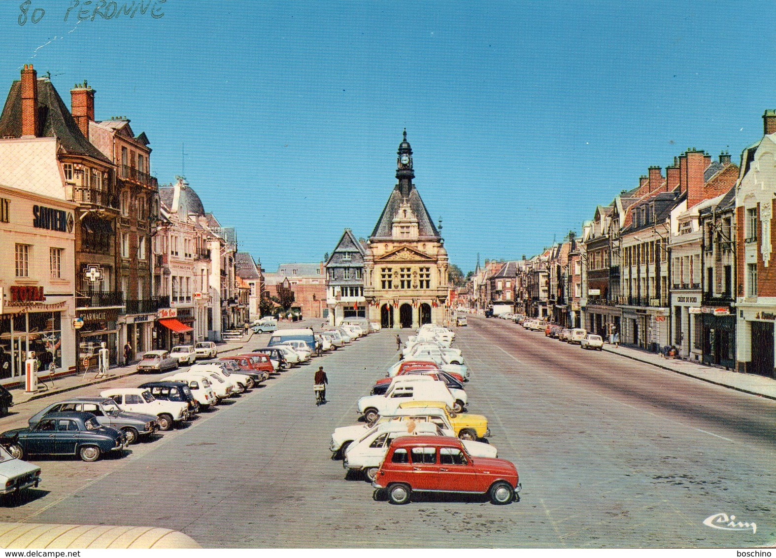 Peronne - Place Du Commandant Louis Daudré ( Voitures Dauphine, Renault 4L ...) - Peronne