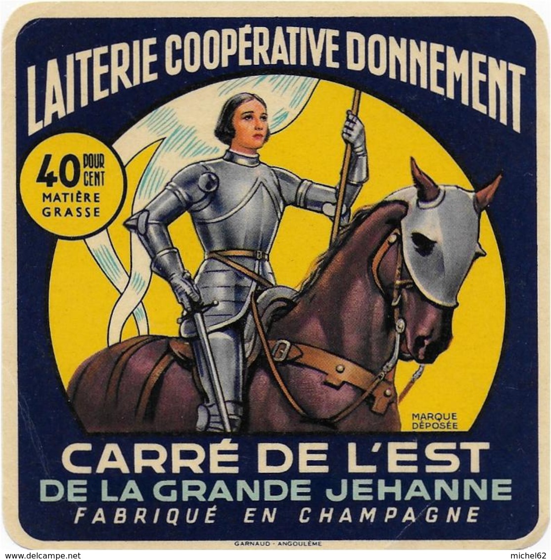 ETIQUETTE     DE FROMAGE   NEUVE  CARRE DE L'EST DE LA GRANDE JEHANNE JEANNE D'ARC CHAMPAGNE LAITERIE COOP DE DONNEMENT - Fromage