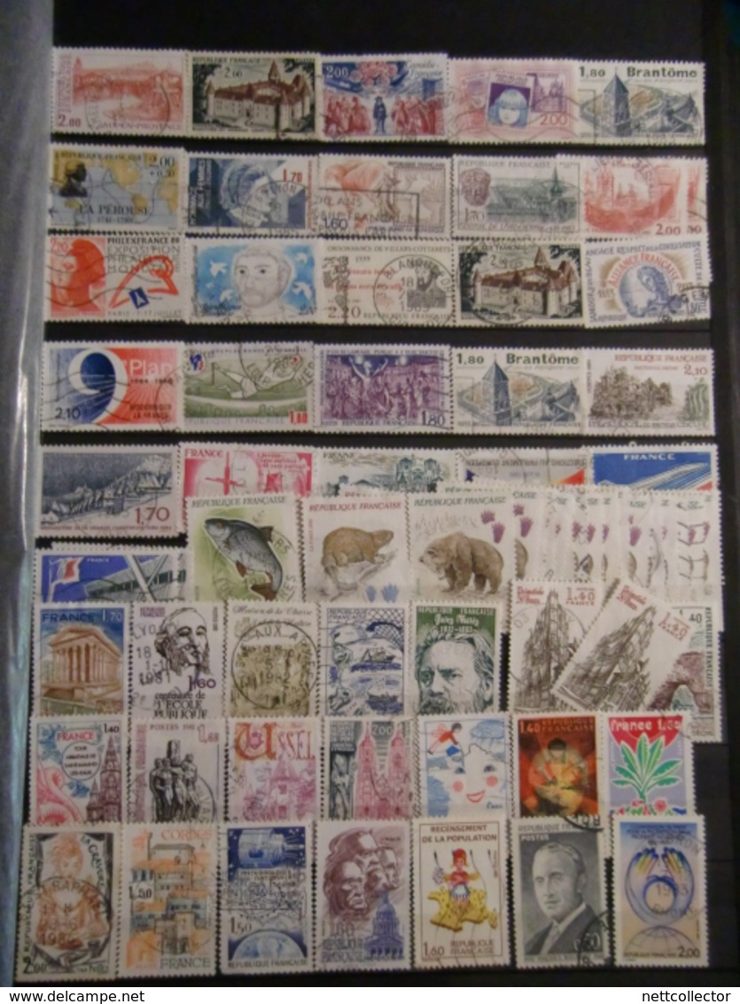 GROS CLASSEUR TIMBRES dont RARES de SARRE / ATTENTE de RANGEMENT D'UN BON COLLECTIONNEUR/+ 1700 timbres A VOIR!!!