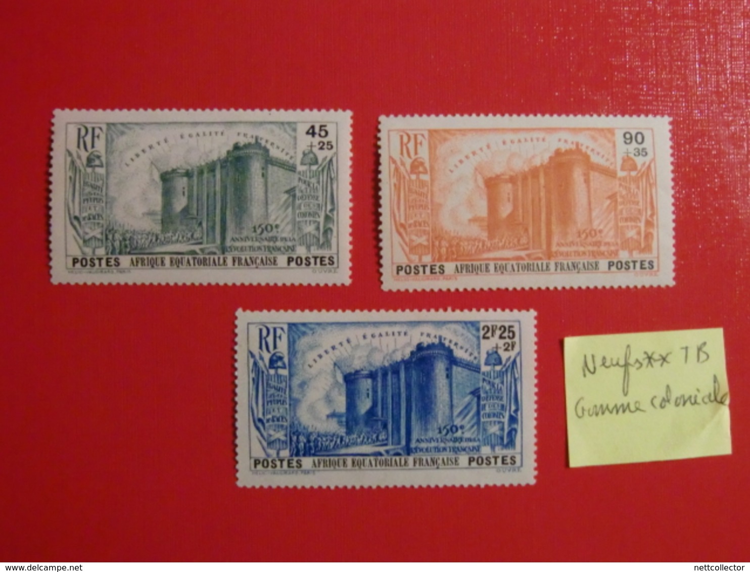 CARTON CONTENANT UN ENSEMBLE DE + 1800 TIMBRES DES COLONIES FRANCAISES / A DECOUVRIR!!!