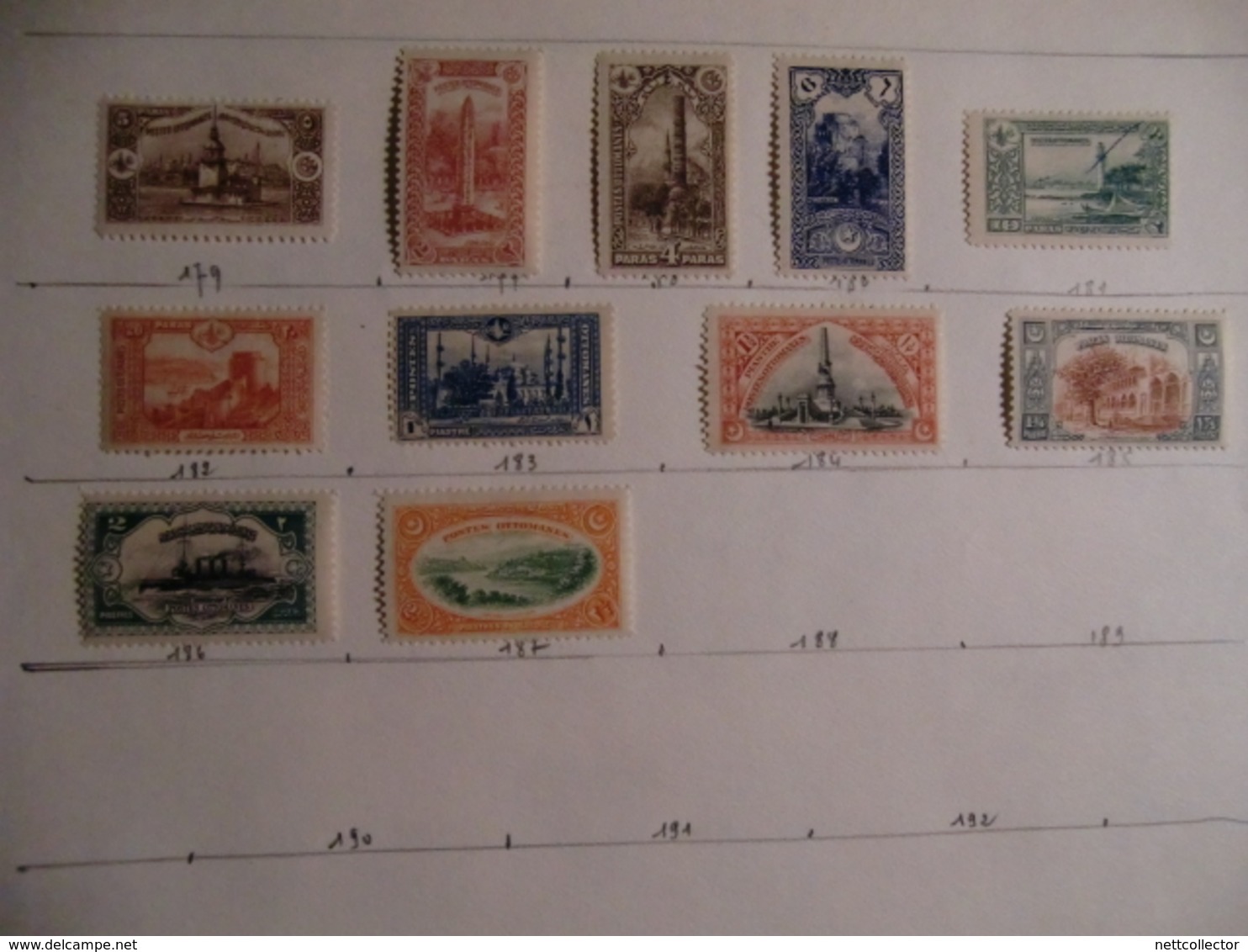 CARTON CONTENANT UN ENSEMBLE DE + 1800 TIMBRES DES COLONIES FRANCAISES / A DECOUVRIR!!!