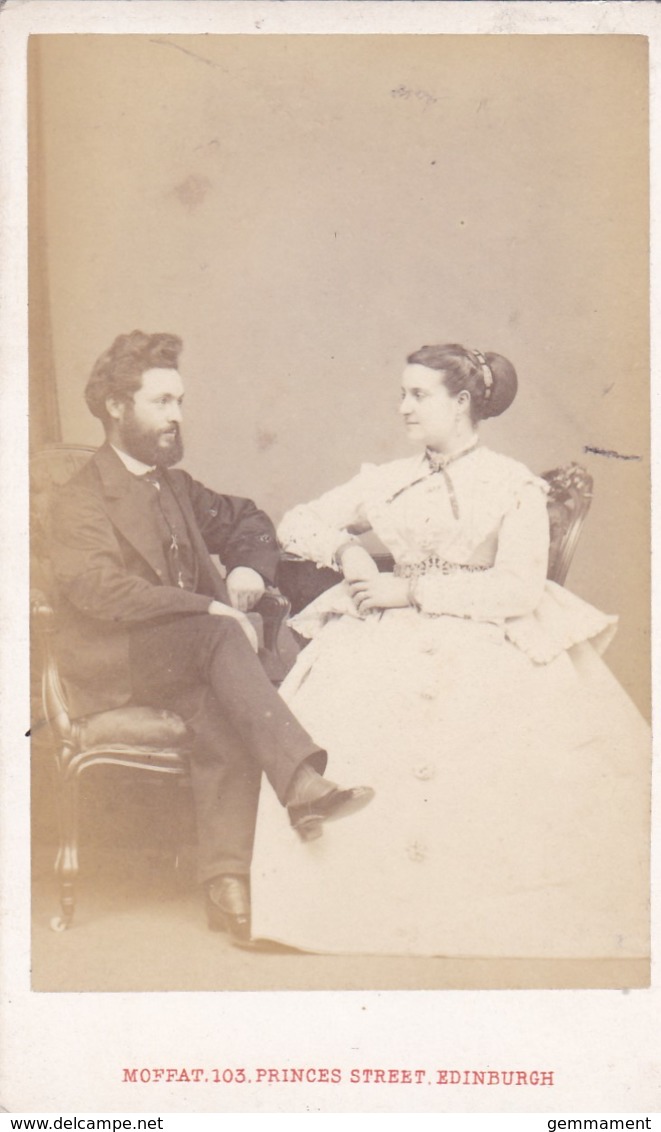 ANTIQUE CDV PHOTO.-SEATED COUPLE.  EDINBURGH STUDIO - Old (before 1900)