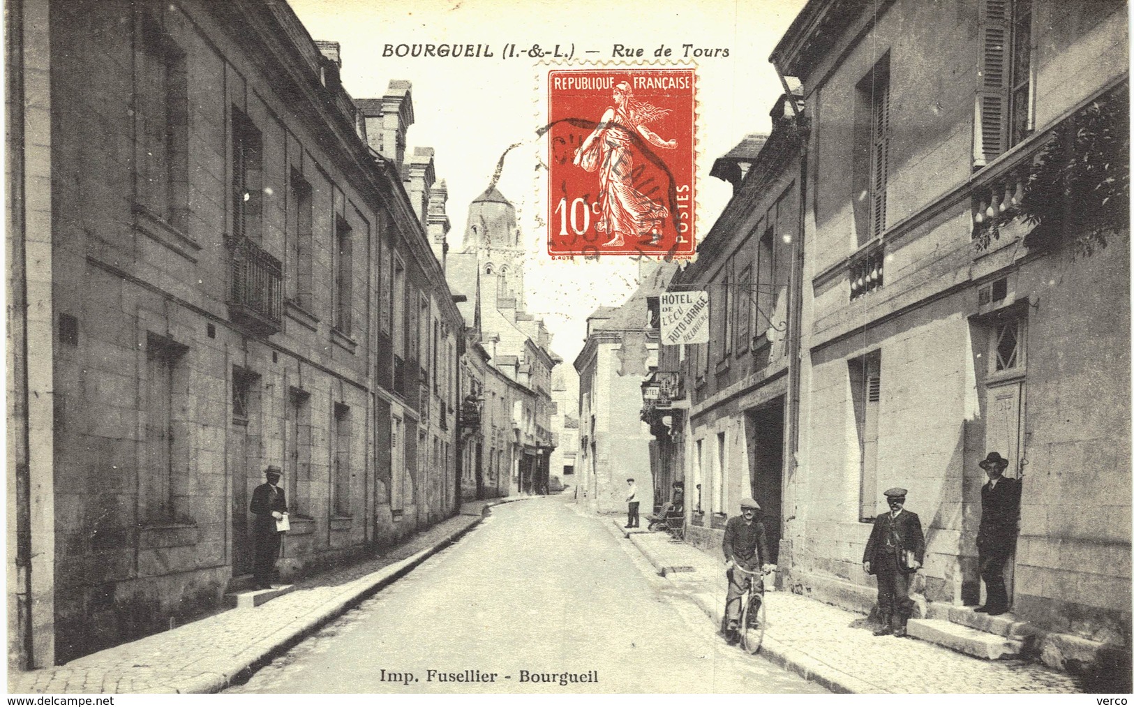 Carte Postale Ancienne De  BOURGUEIL - Rue De Tours - Autres & Non Classés