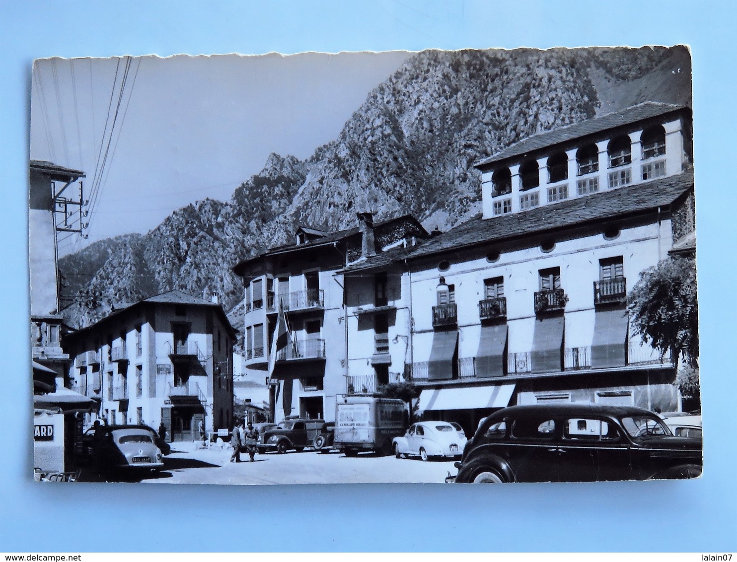 Carte Postale : ANDORRA LA VELLA : Place Du Principe Benlloch, Animé, Timbre En 1957 - Andorre