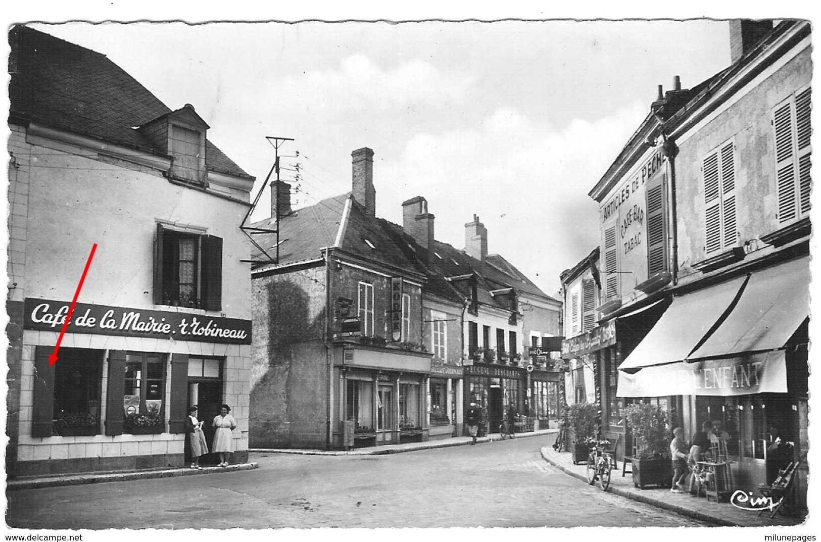 45 LOIRET Place Gambetta Devant Chez Robineau Café De La Mairie à JARGEAU - Jargeau