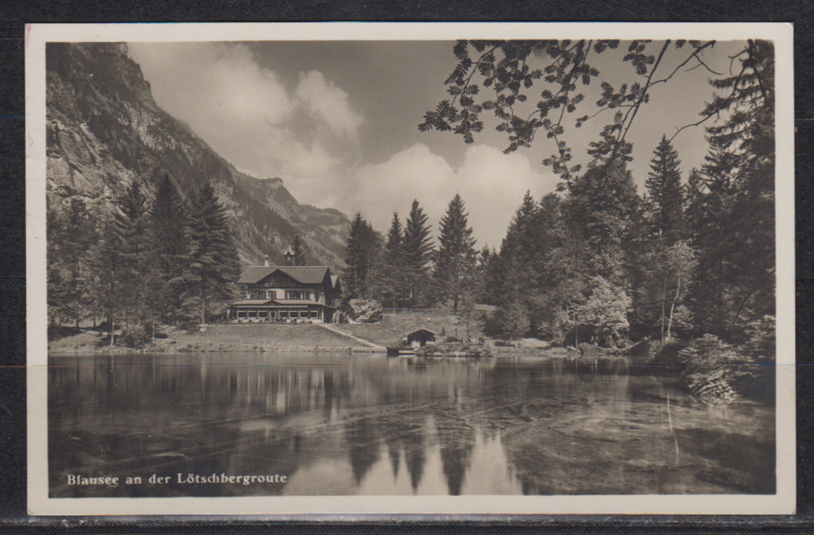 Schweiz Kasten-o BLAUSEE 18.Okt.1932 Bei Kandersteg Und Bahnpost 20.X.32-307 Auf Fotokarte Blausee A.d.Lötschbergroute - Storia Postale