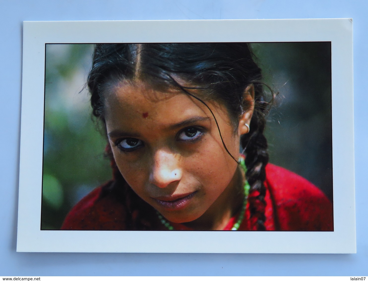 Carte Postale : NEPAL : INDIRA, Sur La Place Du Marché De BANEPA, Photographie Raymond FAU - Népal