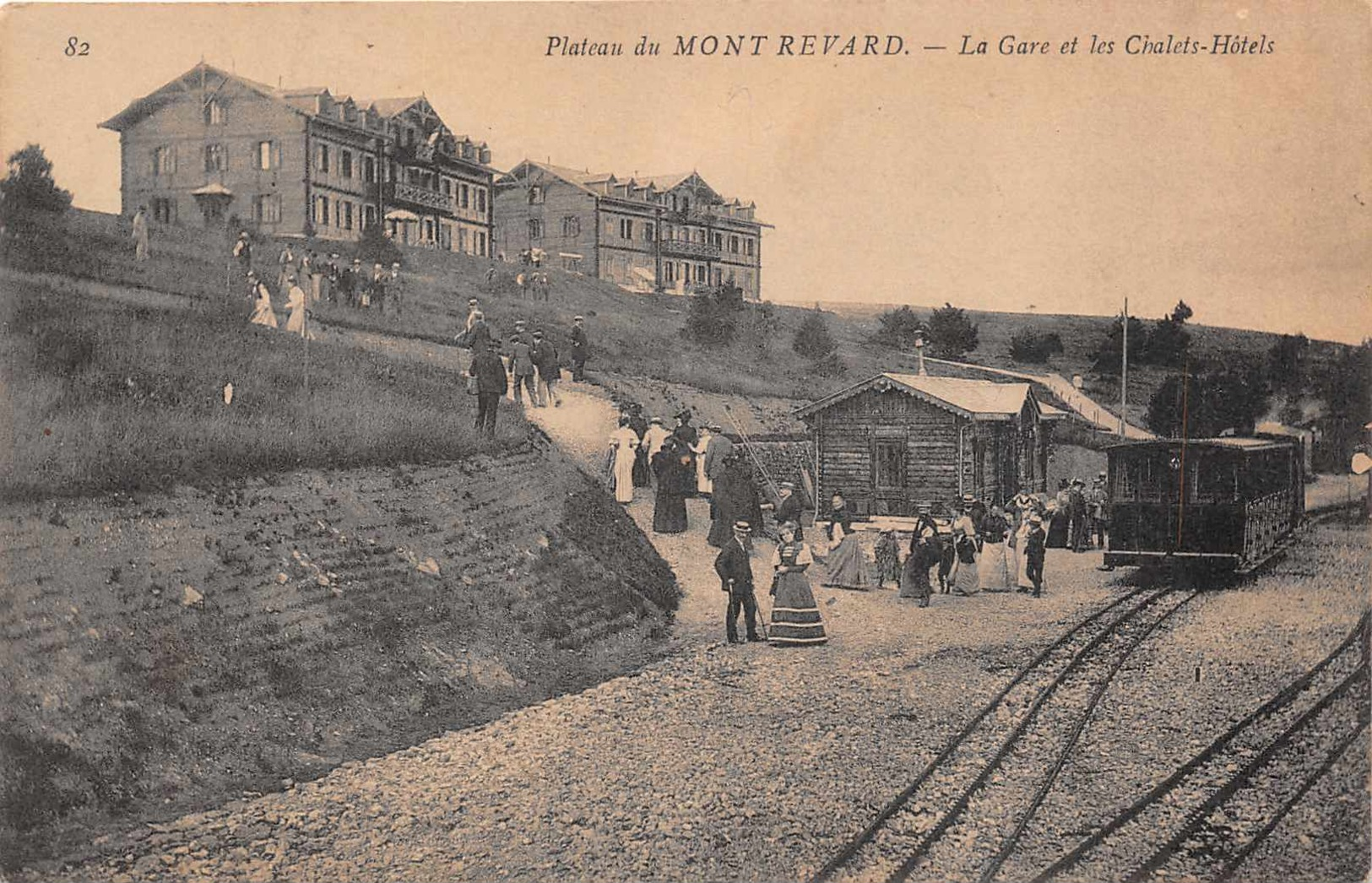 MONT REVARD  - La Gare Et Les Chalets ( Train ..animée) - Autres & Non Classés