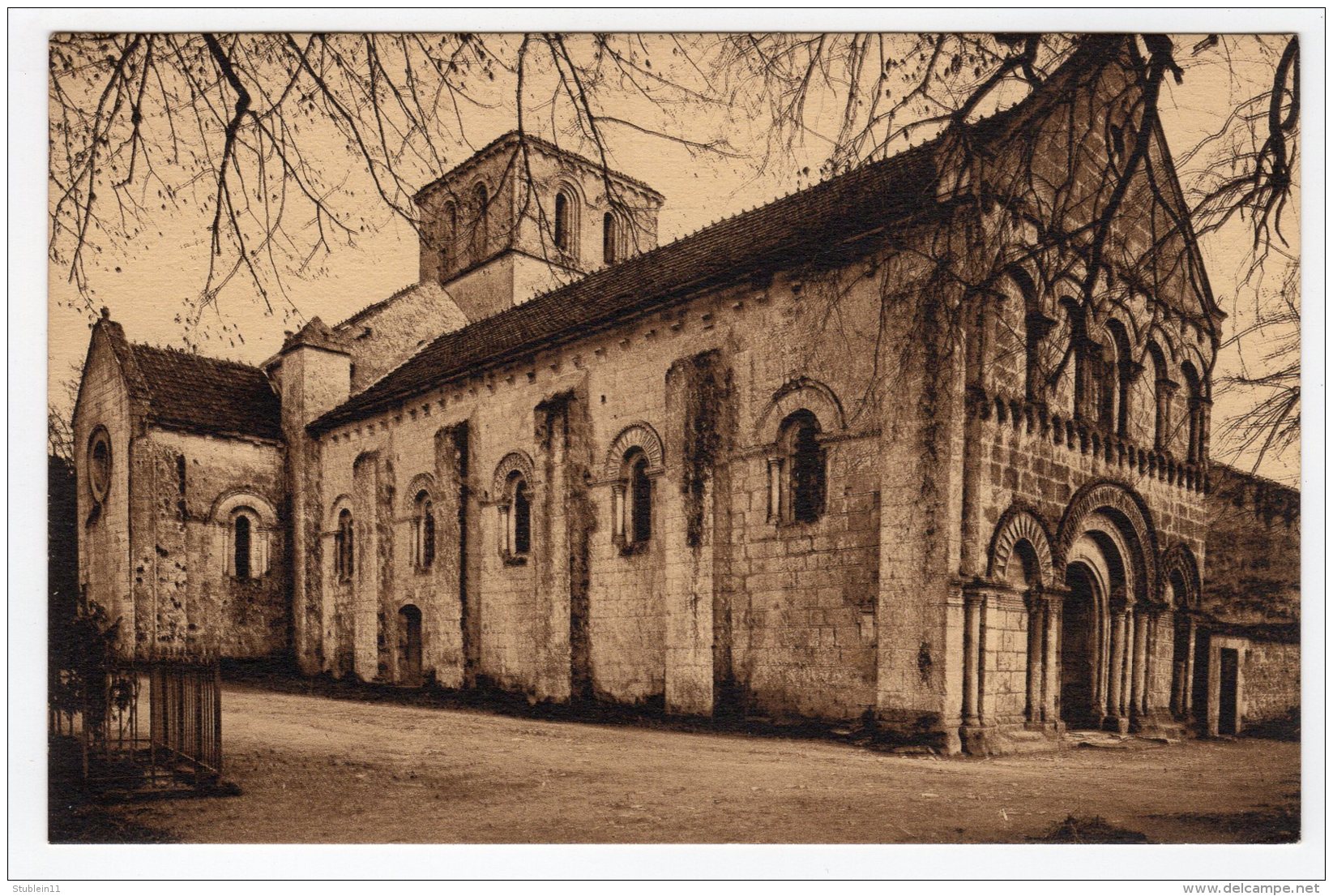 Moulidars (Charente)  L'église - Autres & Non Classés