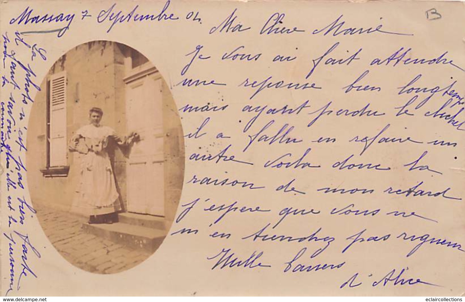 Massay      18         Femme Devant Sa Maison .Carte Photo        (voir Scan) - Other & Unclassified