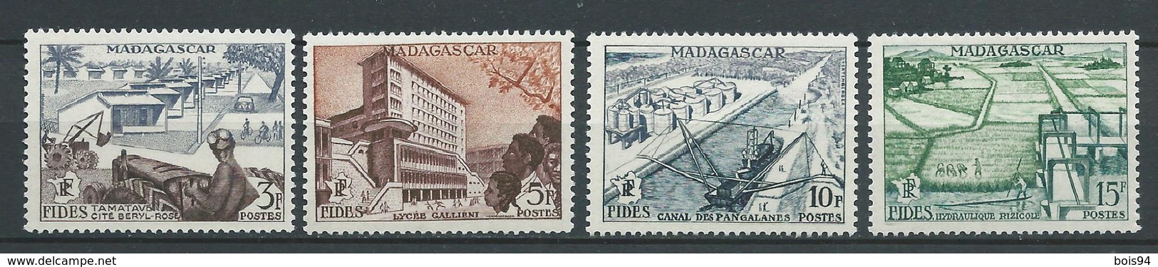 MADAGASCAR 1956 . Série N°s 327 à 330 . Neufs * (MH) - Neufs