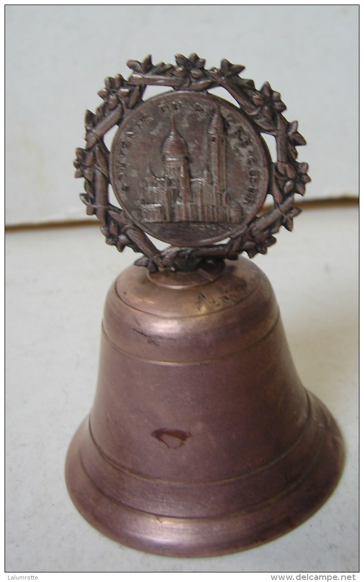 PL. 411.. Ancienne Cloche Ou Clochette De Table  "souvenir Du Sacré Coeur" - Cloches