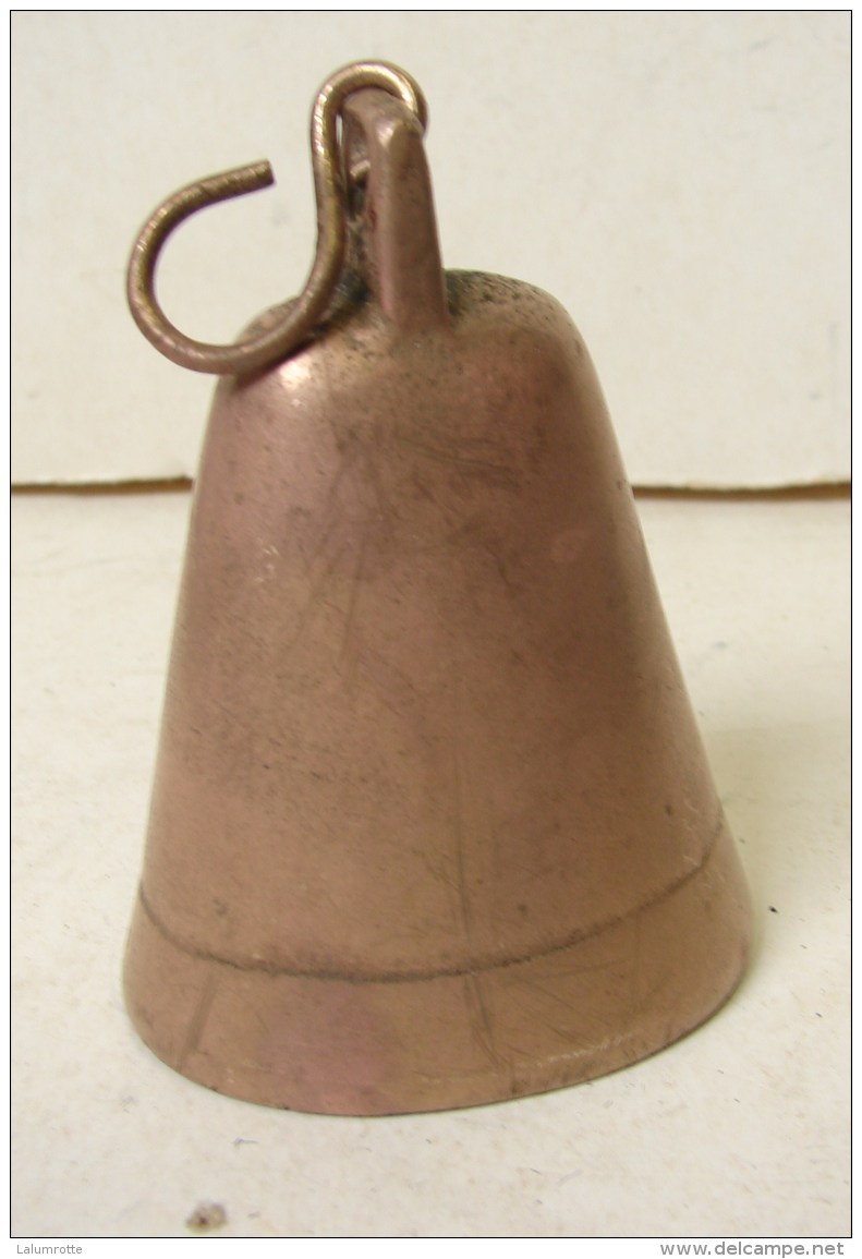 PL. 419.. Grand Grelot De Cheval En Cuivre - Bells