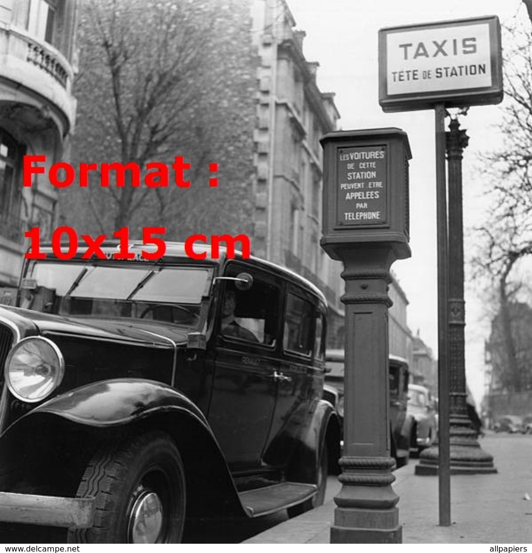 Reproduction D'une Photographie Ancienne Du Taxi Parisien En Tête De Station En 1950 - Other & Unclassified