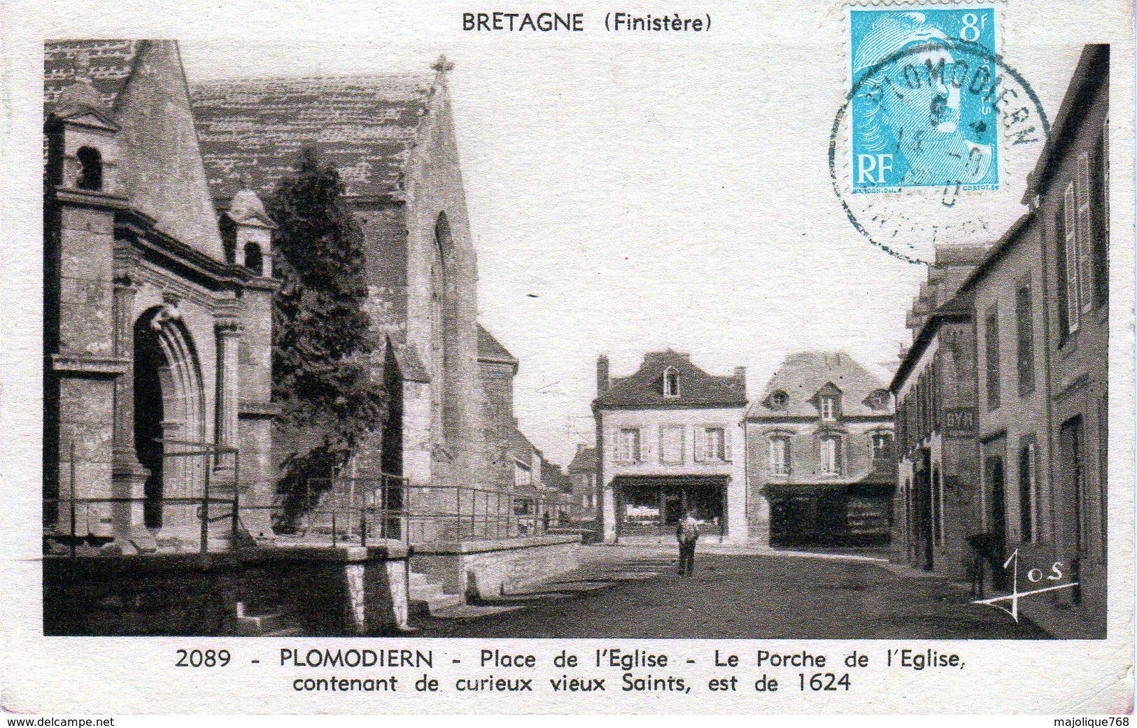 Cpa - Plomodiern - Place De L'Eglise, Le Porche De L'Eglise, Contenant De Curieux Vieux Saints, Est De 1624 - Plomodiern