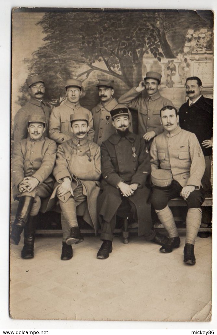 1917-- Militaria--carte-photo Groupe De Soldats (différents Régiments) à L'hospice De Villejuif - Guerre 1914-18